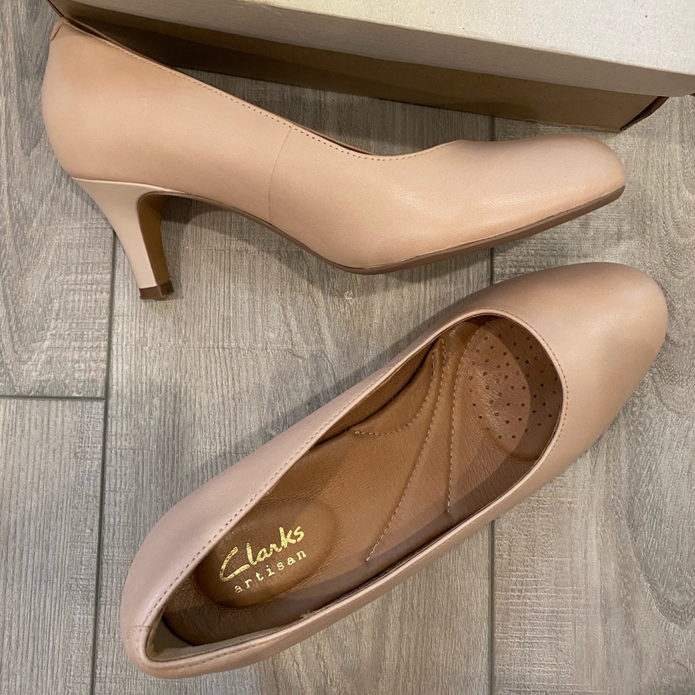 Clarks Nude Leather Pumps